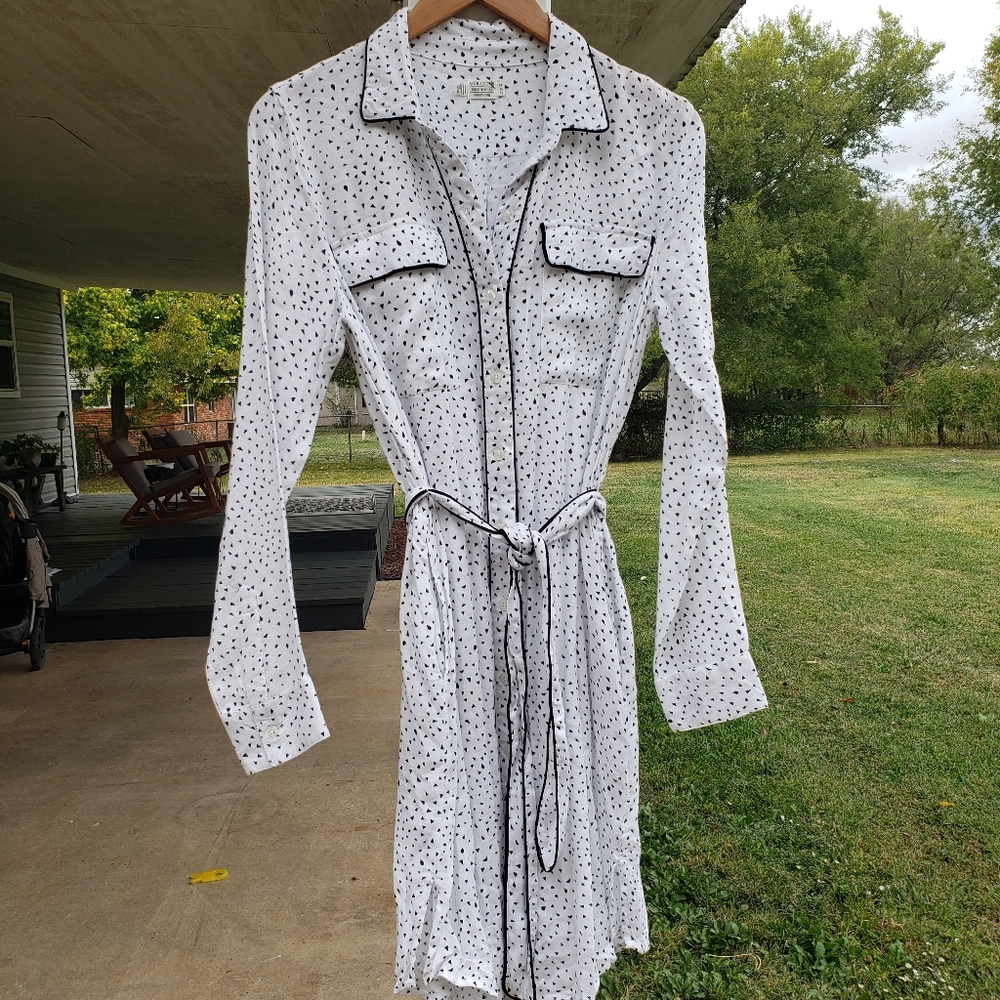 VOLCOM WHITE/BLACK BUTTON UP DRESS WITH BELT MEDIUM